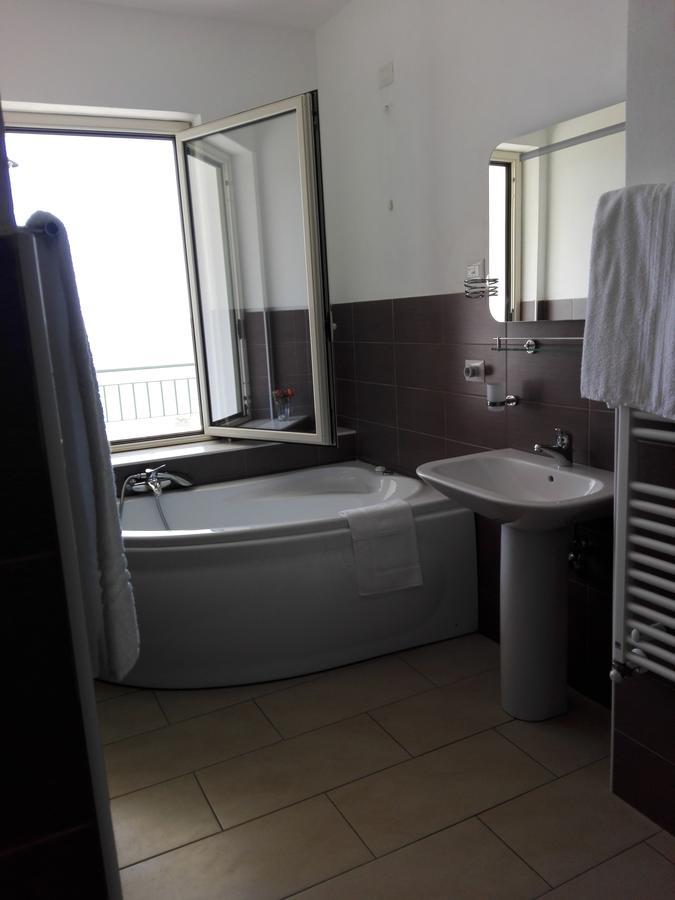 La Nave Sul Mare Di Taormina Bed & Breakfast Letojanni Dış mekan fotoğraf