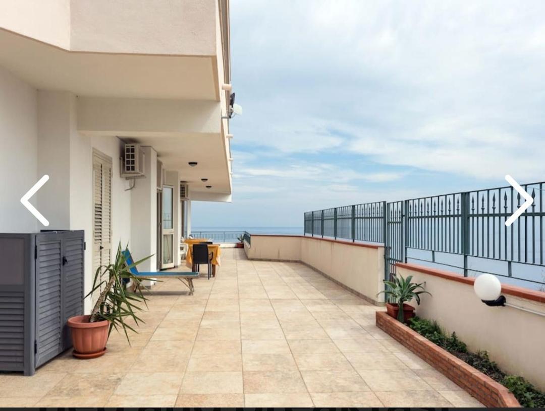 La Nave Sul Mare Di Taormina Bed & Breakfast Letojanni Dış mekan fotoğraf